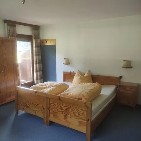 Homestay Lovely Double Bedroom With Ensuite & Balcony *