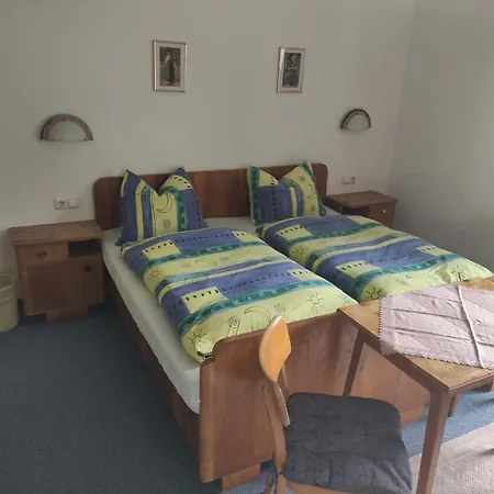 Homestay Lovely Double Bedroom With Ensuite & Balcony